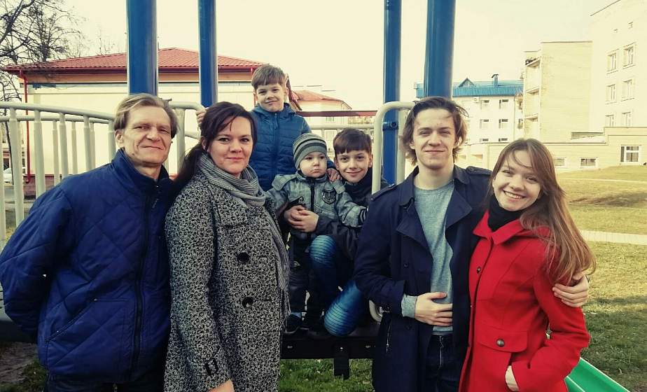"Захаванне бяспекі і стабільнасці". Спартсмены, кіраўнік і шматдзетная маці зноў выказаліся пра выбары-2020 у дзяржпрэсе