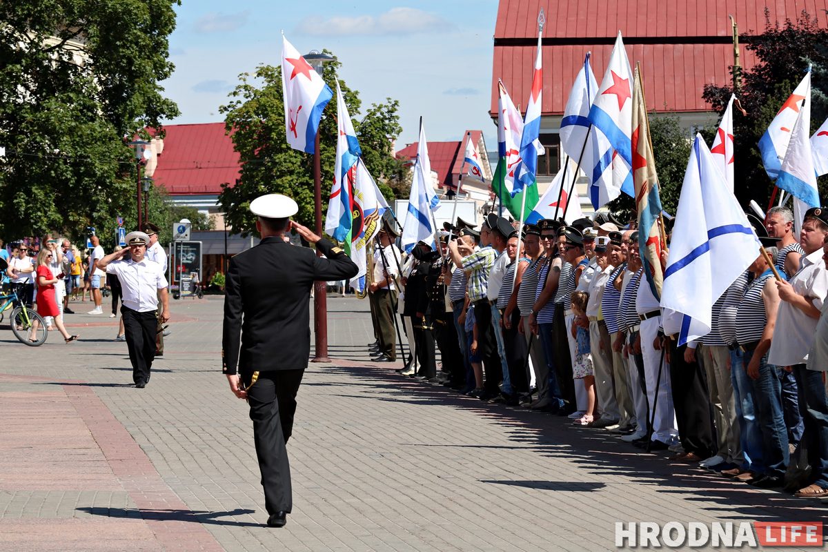 «Если надо, мы выйдем». О чем говорили моряки в день ВМФ в Гродно