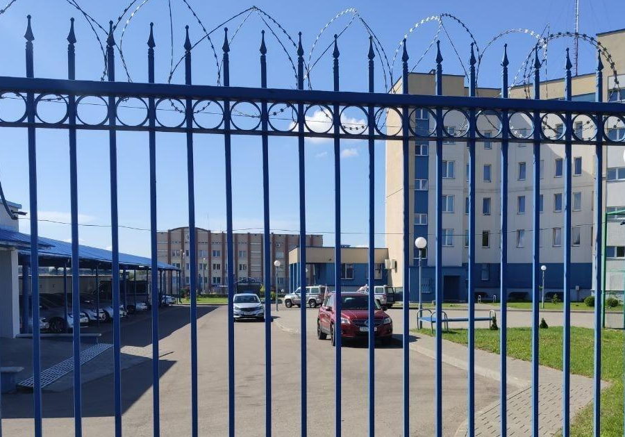 «Машыну вярнуць, сцягі знішчыць». У Гродне асудзілі Уладзіміра Родчанку