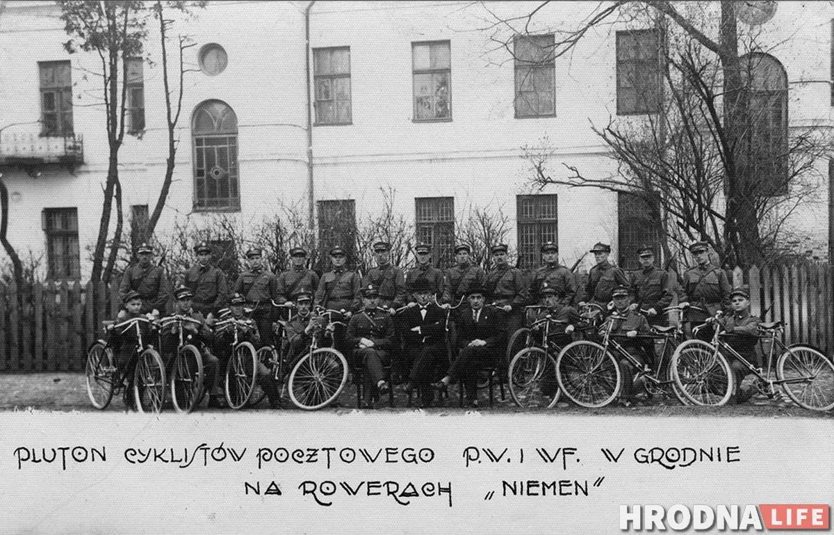 Взвод военной подготовки гродненских почтальонов на велосипедах «Неман». Фото из коллекции Руслана Кулевича