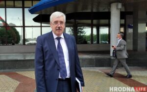 Владимир Караник приехал на встречу с работниками "Гродно Азот". Прессу не пустили Владимир Караник приехал на встречу с работниками "Гродно Азот". Прессу не пустили