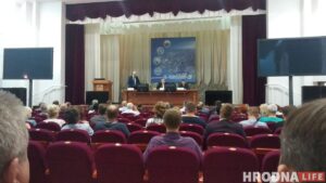 Владимир Караник приехал на встречу с работниками "Гродно Азот". Прессу не пустили Встреча с Владимиром Караником на "Гродно Азот". Фото одного из рабочих.