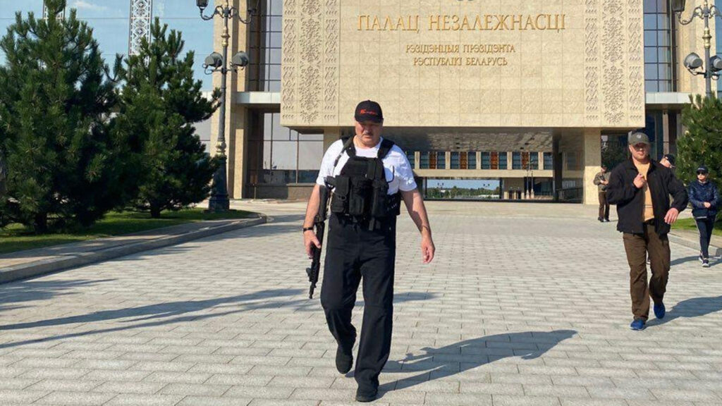 Лукашенко и еще 29 чиновникам и силовикам из Беларуси запретили въезд в страны Балтии. Полный список Лукашенко и еще 29 чиновникам и силовикам из Беларуси запретили въезд в страны Балтии. Полный список