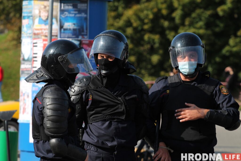 15 силовиков из Гродно попали в новый санкционный список стран Балтии Силовики в Гродно 20 сентября. Фото: Елена Ковальчук