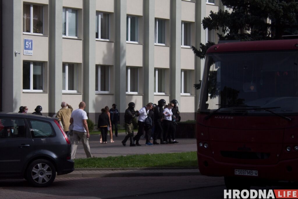 ОМОН со щитами, военные и десятки задержаний. Как протестовал Гродно 13 сентября