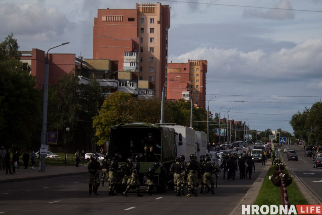 ОМОН со щитами, военные и десятки задержаний. Как протестовал Гродно 13 сентября