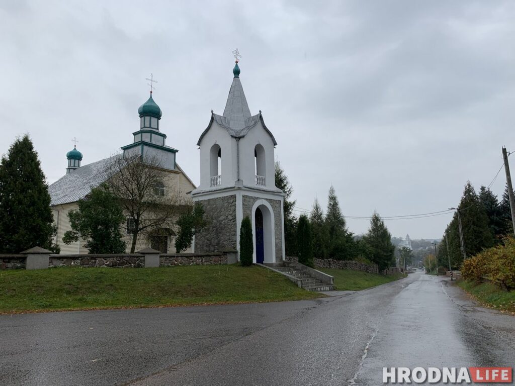 Путешествие под зонтом: замки Любчи и Новогрудка, самый старый костел и музей под открытым небом - за 1 день и 280 километров