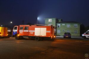 Во время пожара в деревянном доме в Гродно погибла гродненка (видео очевидцев) Во время пожара в деревянном доме в Гродно погибла гродненка (видео очевидцев)