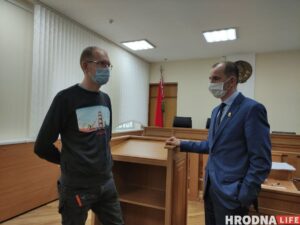 В Гродно начали судить таксиста, которого избил ОМОН. Пострадавших двое, у одного - несколько синяков В Гродно начали судить таксиста, которого избил ОМОН. Пострадавших двое, у одного - несколько синяков