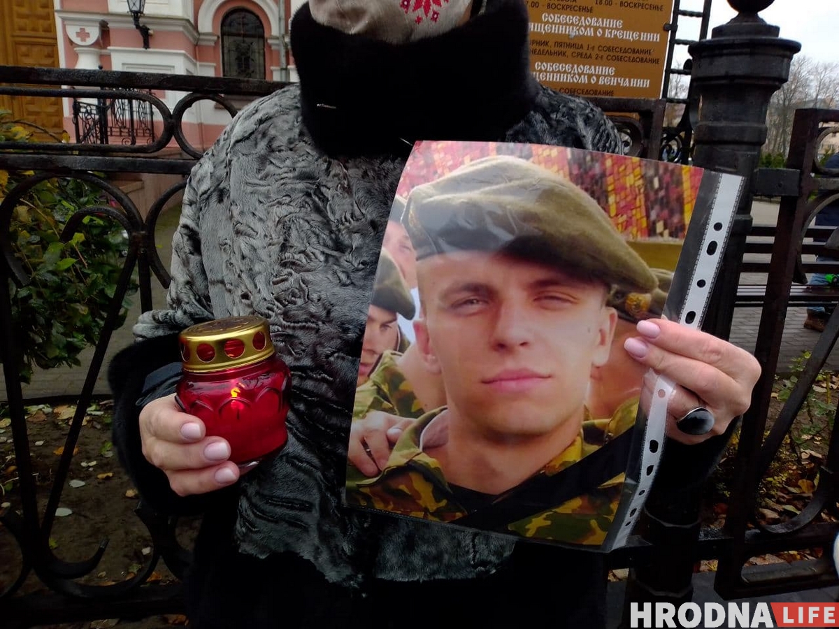 Паніхіда і ланцугі салідарнасці. Як Гродна смуткуе па Раману Бандарэнку