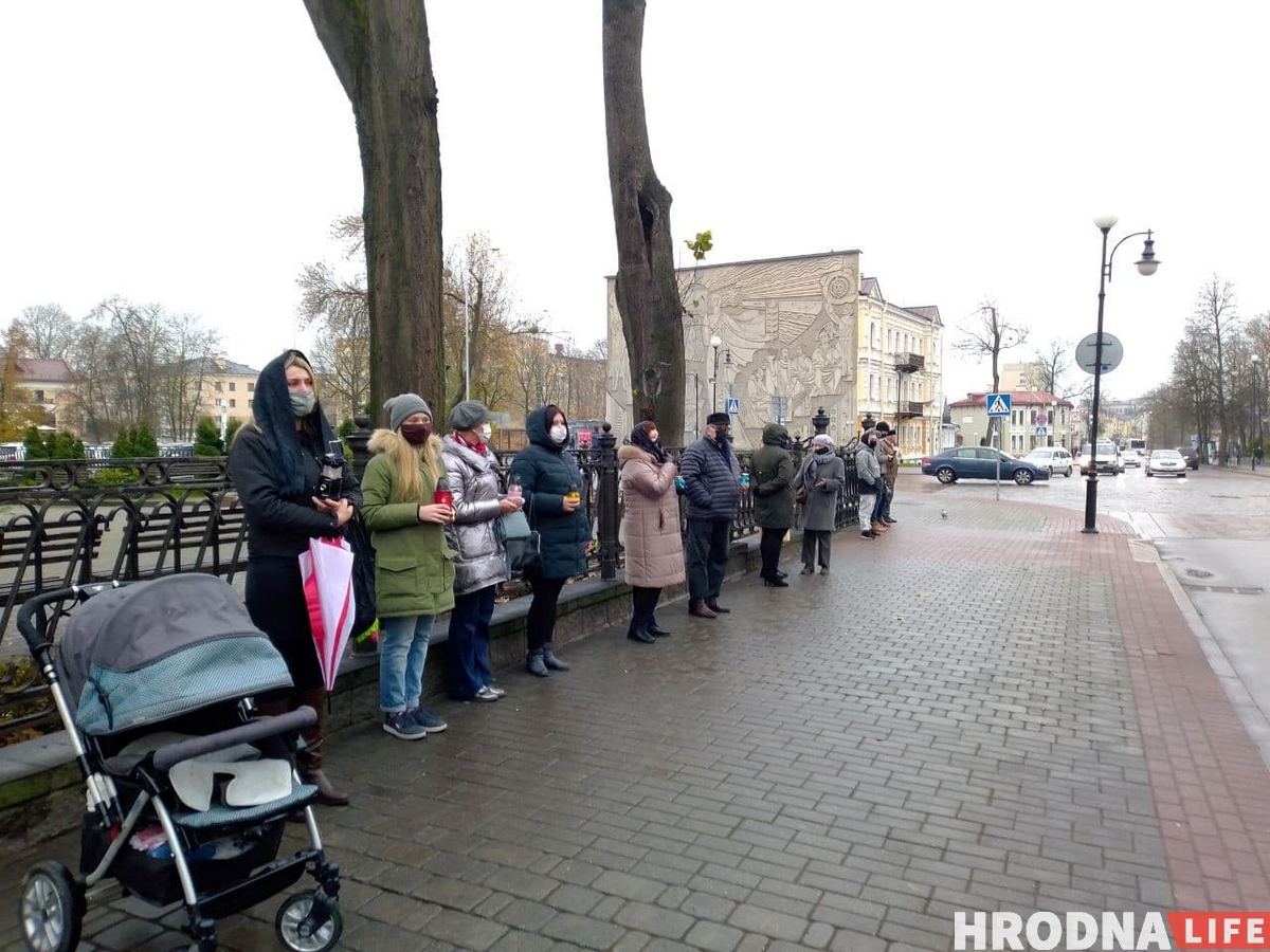 Паніхіда і ланцугі салідарнасці. Як Гродна смуткуе па Раману Бандарэнку