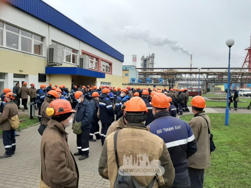 Паніхіда і ланцугі салідарнасці. Як Гродна смуткуе па Раману Бандарэнку