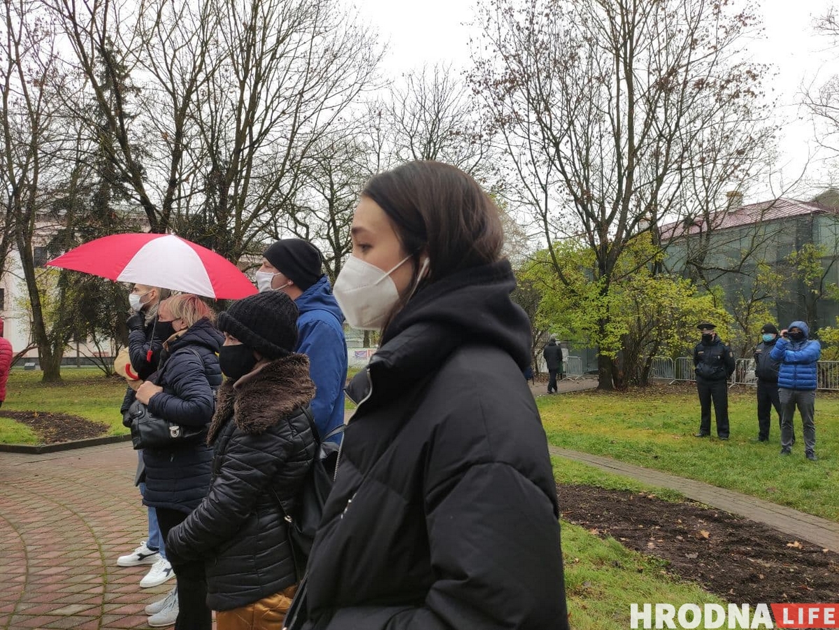 Паніхіда і ланцугі салідарнасці. Як Гродна смуткуе па Раману Бандарэнку