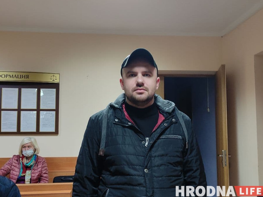 Еще одного гродненца начали судить за насилие над силовиками. На скамье – шесть потерпевших, которые его избили