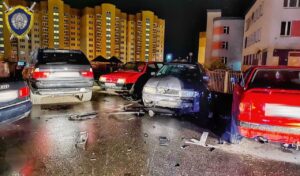 В Гродно ночью взорвали автомобиль милиционера. Ранее данные о нем разместили в Telegram-канале В Гродно ночью взорвали автомобиль милиционера. Ранее данные о нем разместили в Telegram-канале
