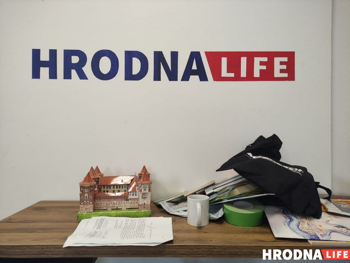 Осмотр в редакции Hrodna.life закончился. Конфисковали технику, книги и игры