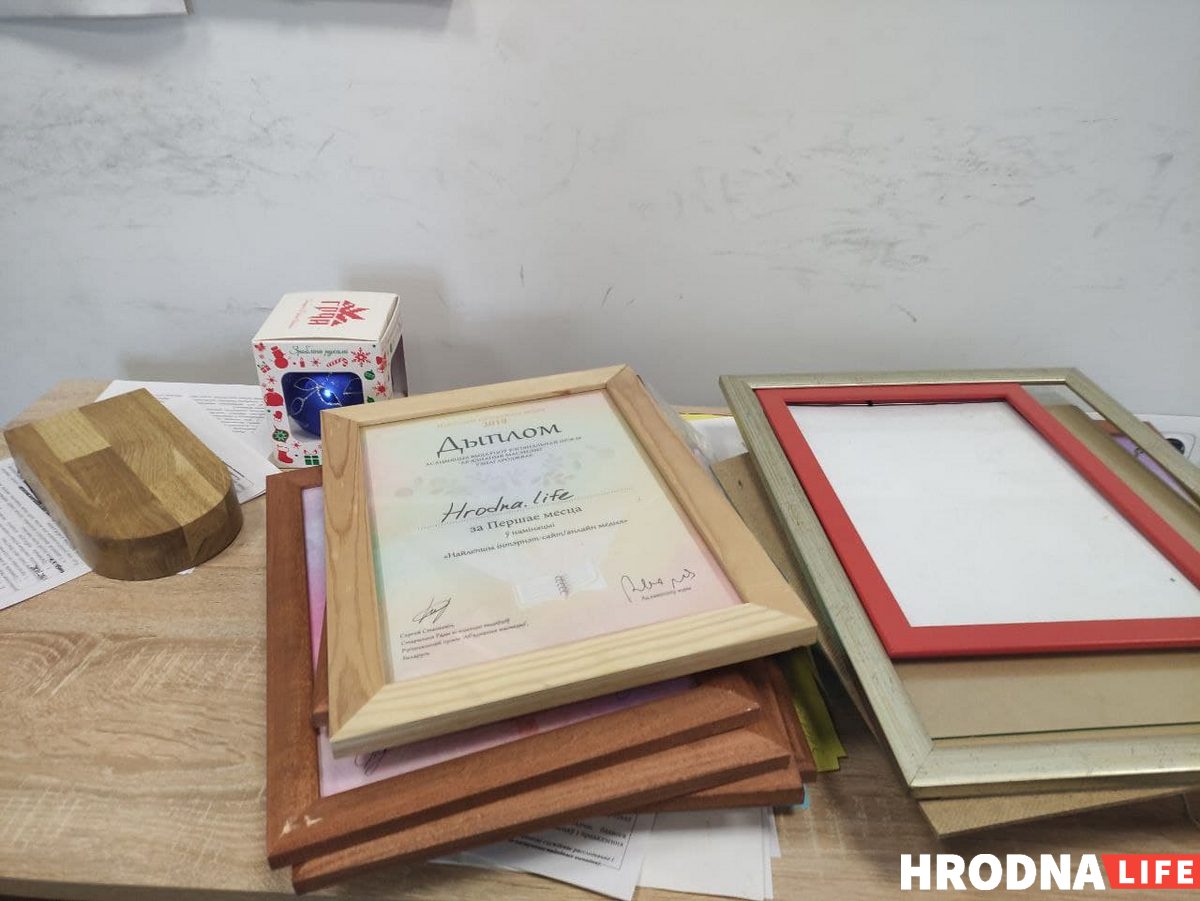 Осмотр в редакции Hrodna.life закончился. Конфисковали технику, книги и игры