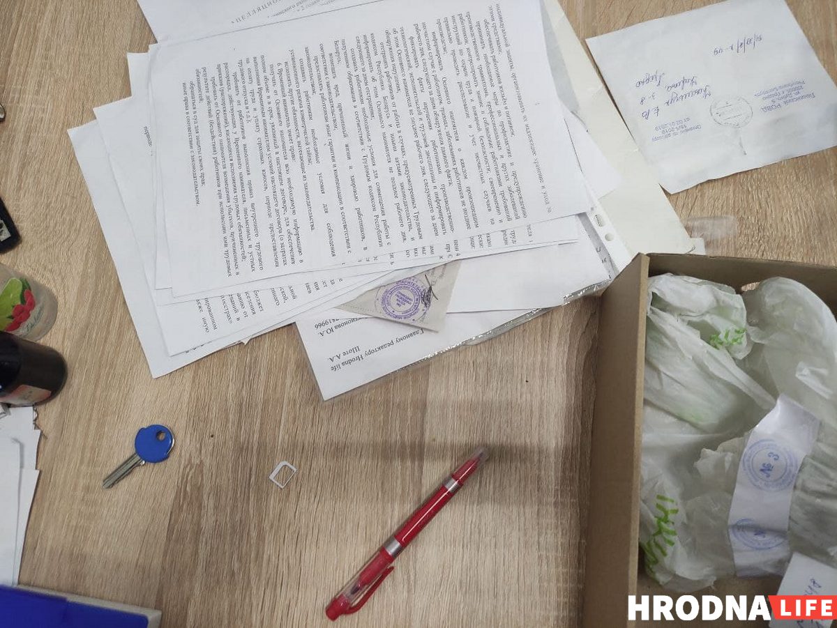 Осмотр в редакции Hrodna.life закончился. Конфисковали технику, книги и игры