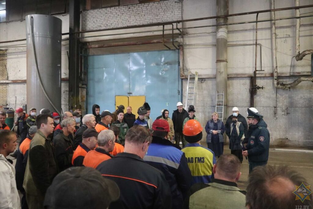 Супрацоўнікі Гродзенскага механічнага завода страцяць у зарплаце з-за прастою і "чатырохдзёнкі" - няма замоваў