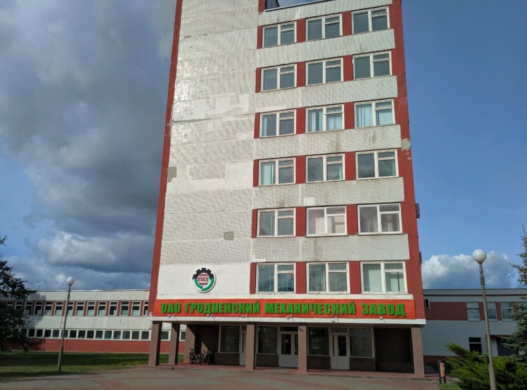 Супрацоўнікі Гродзенскага механічнага завода страцяць у зарплаце з-за прастою і "чатырохдзёнкі" - няма замоваў