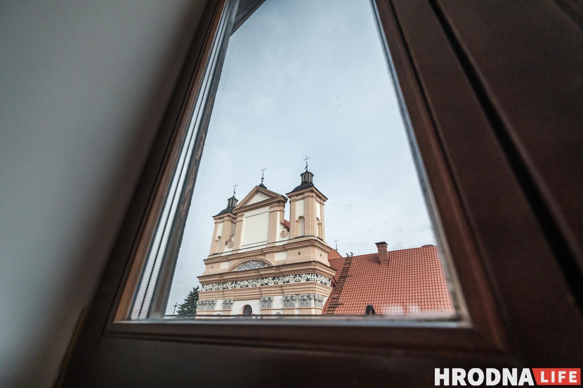 «У кожным акне па паштоўцы». Творчая сям'я - пра сваю кватэру на паддашку
