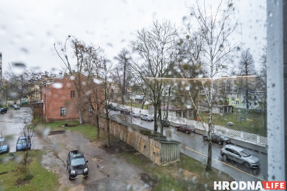 Японские сюжеты и жёлтый кирпич. Дизайнерка — о жизни нескольких поколений в одной квартире