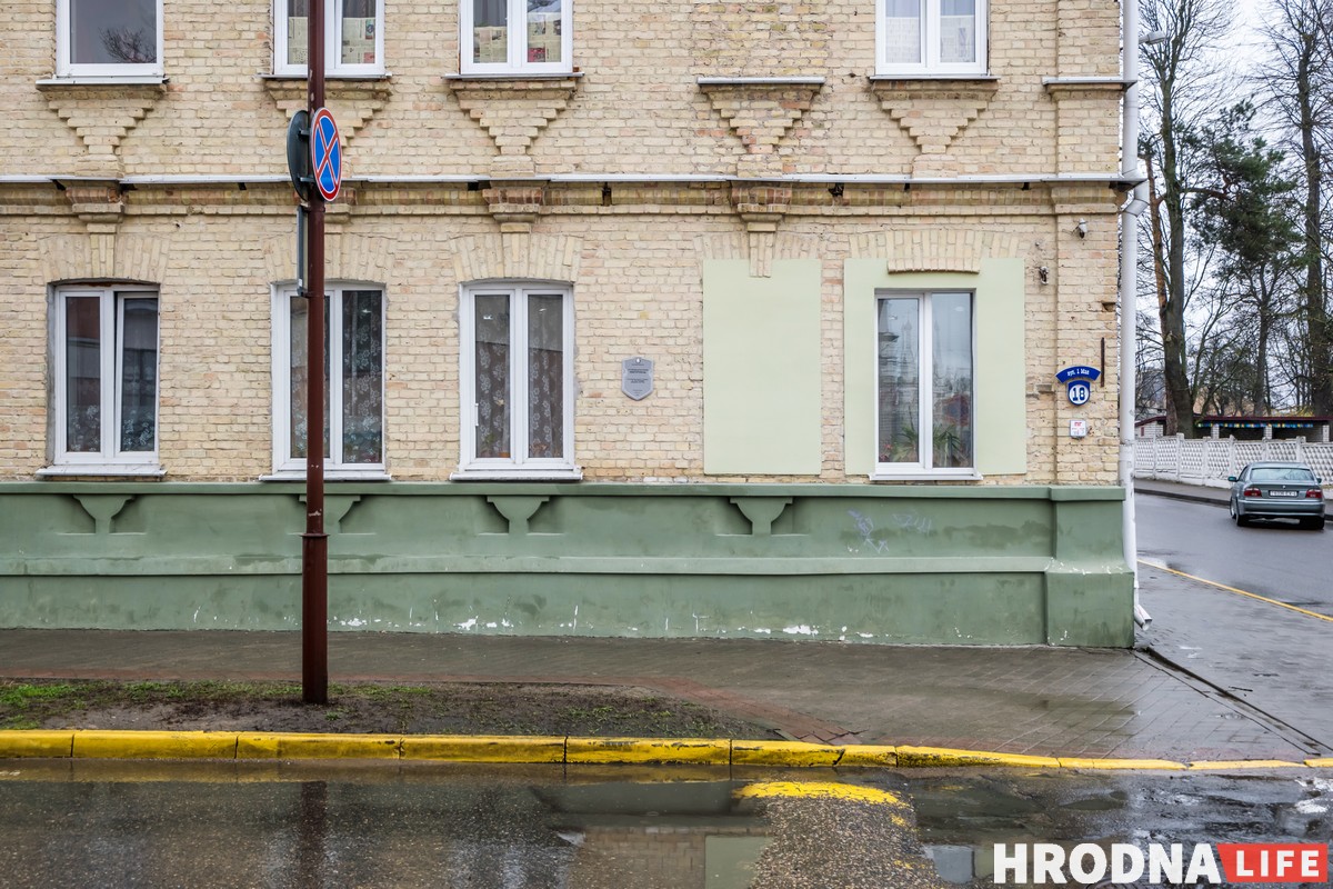 Японские сюжеты и жёлтый кирпич. Дизайнерка — о жизни нескольких поколений в одной квартире