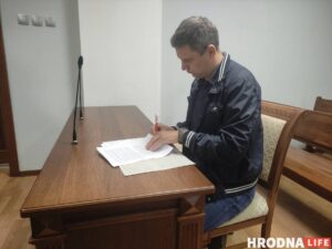 Как в Гродненской области судят за БЧБ-флажки и “Погоню” Павел Можейко в Экономическом суде Гродненской области