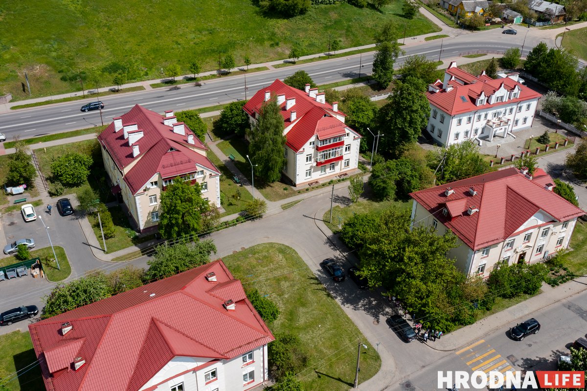 «Дом строили для работников текстильного комбината». Как выглядит квартира семьи историка и программиста в Гродно