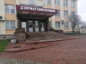 У здания ГАИ в Гродно хотят построить подъемную платформу. Но на госзакупку никто не заявляется ГАИ УВД Гродненского облисполкома.
