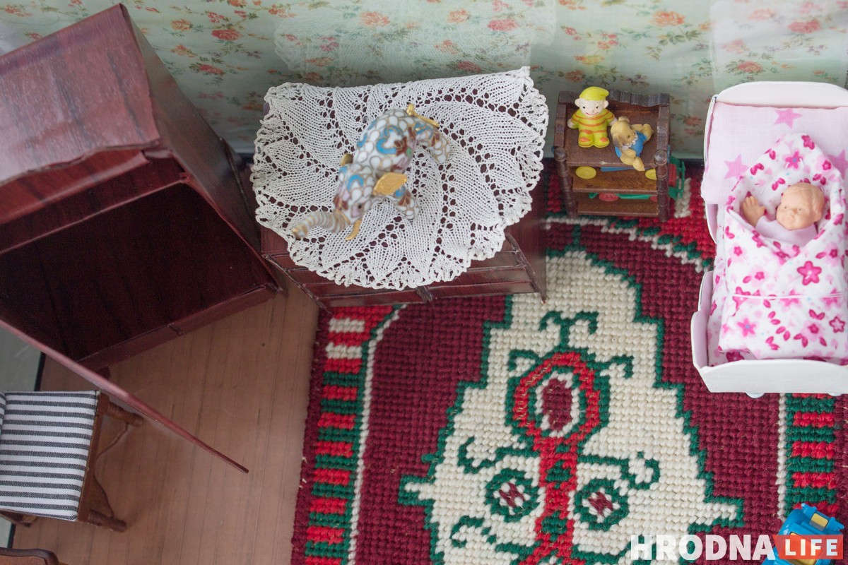 Шафа з запалкавага карабка, а раяль з Кітая. Гродзенка робіць лялечныя домікі, якія не адрозніць ад сапраўдных