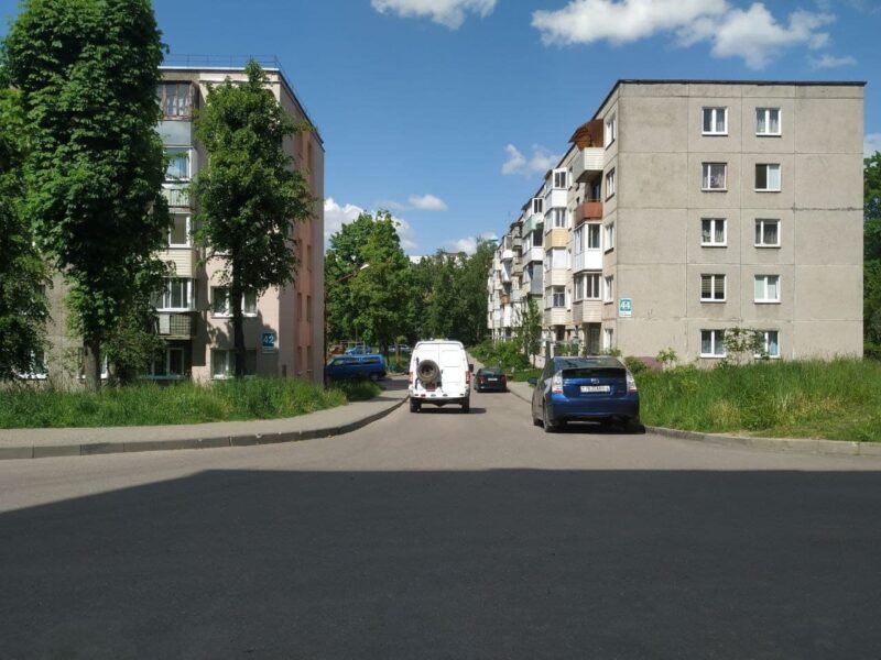Дело на Hrodna.life, "террорист" со смайликом, штраф за БЧБ. Как прошла неделя в Гродно и области Милицейский микроавтобус увозит Алексея Шоту. Фото: очевидцы