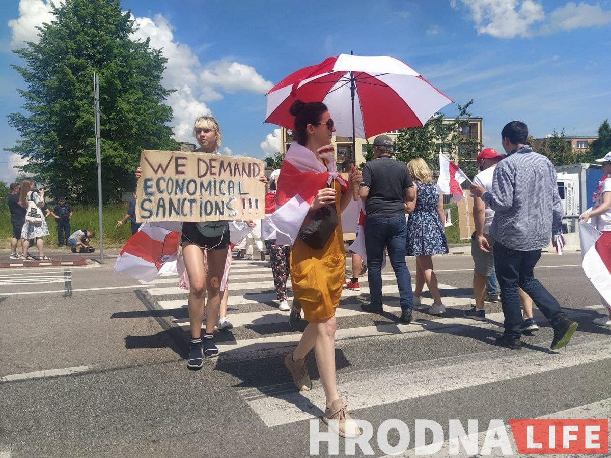 Пікет на польска-беларускай мяжы: пратэстоўцы заблакавалі дарогу, Латушка перадаў патрабаванні Саўміну