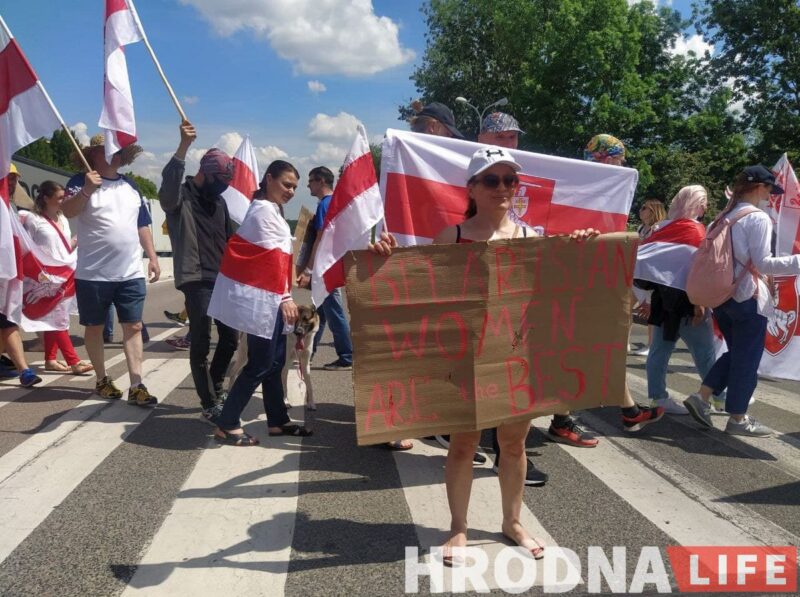 Пикет на польско-белорусской границе: протестующие блокировали дорогу, Латушко передал требования Совмину Пикет на польско-беларусской границе у пункта пропуска "Бобровники-Берестовица", 8 июня 2021 г.