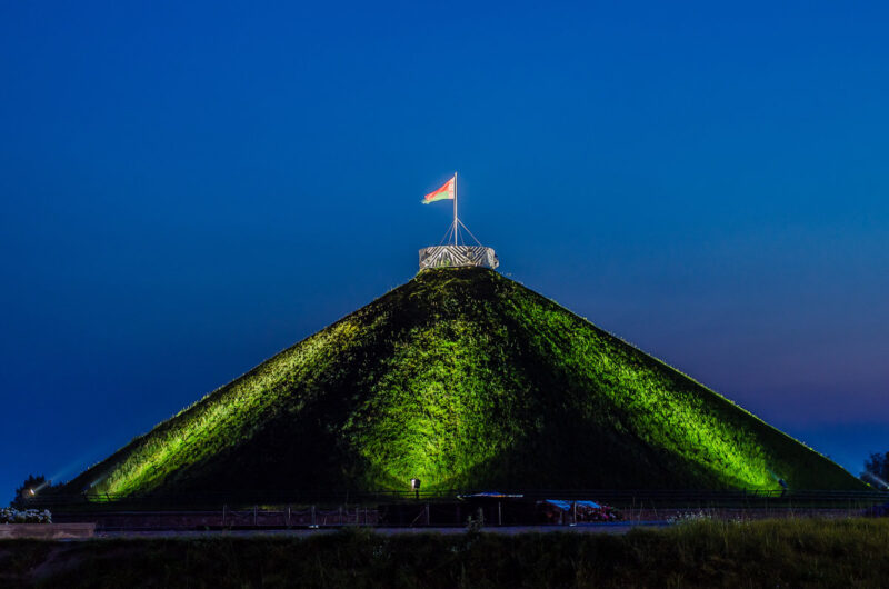 Гродненца, который поднял БЧБ-флаг на Кургане славы, задержали при попытке уехать из Беларуси Гродненца, который поднял БЧБ-флаг на Кургане славы, задержали при попытке уехать из Беларуси