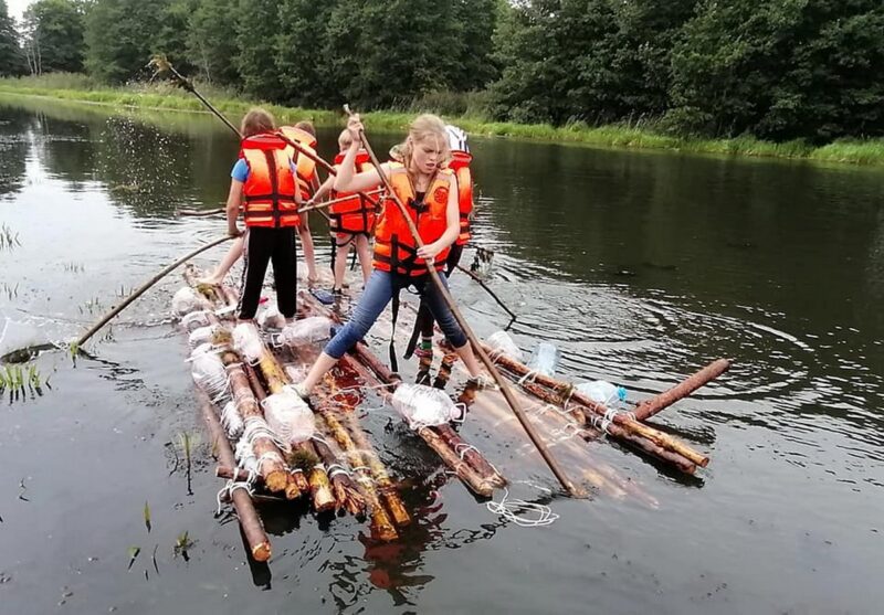 «Развивашки отдыхают». Увели детей в лес, забрали мобильники и дали волю. Как гродненские инструкторы воспитывают покорителей вершин «Развивашки отдыхают». Увели детей в лес, забрали мобильники и дали волю. Как гродненские инструкторы воспитывают покорителей вершин
