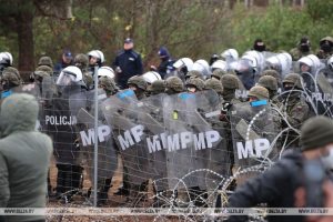 "Скоропорт на Бобры". Что происходит с грузовыми и пассажирскими перевозками после закрытия Кузницы