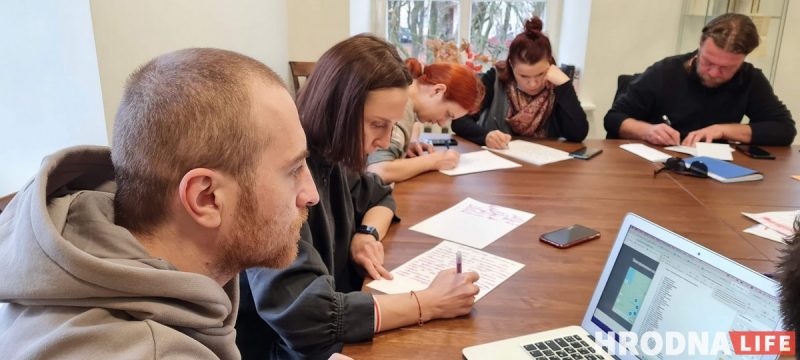 "Немного о новостях, немного о погоде". Гродненцы Вильнюса собираются вместе и пишут письма заключенным "Немного о новостях, немного о погоде". Гродненцы Вильнюса собираются вместе и пишут письма заключенным