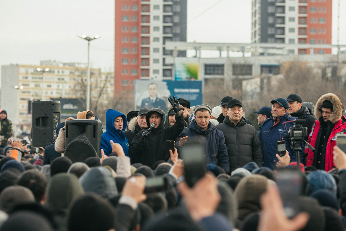 Горит администрация и прокуратура, требуют полной смены власти. Что происходит в Казахстане, где выросли цены на газ