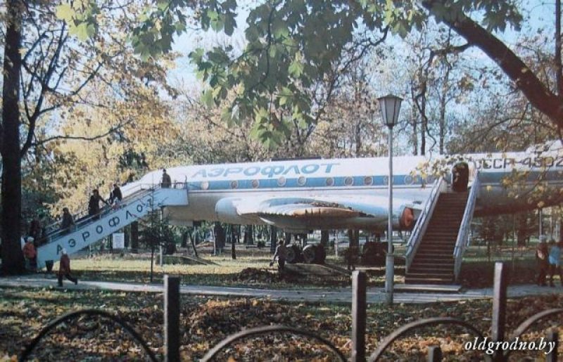 “Не важно, что плохо видно. Главное – посидеть в самолёте!” Гродненки и гродненцы рассказали, как в детстве ходили в кинотеатр “Полёт”