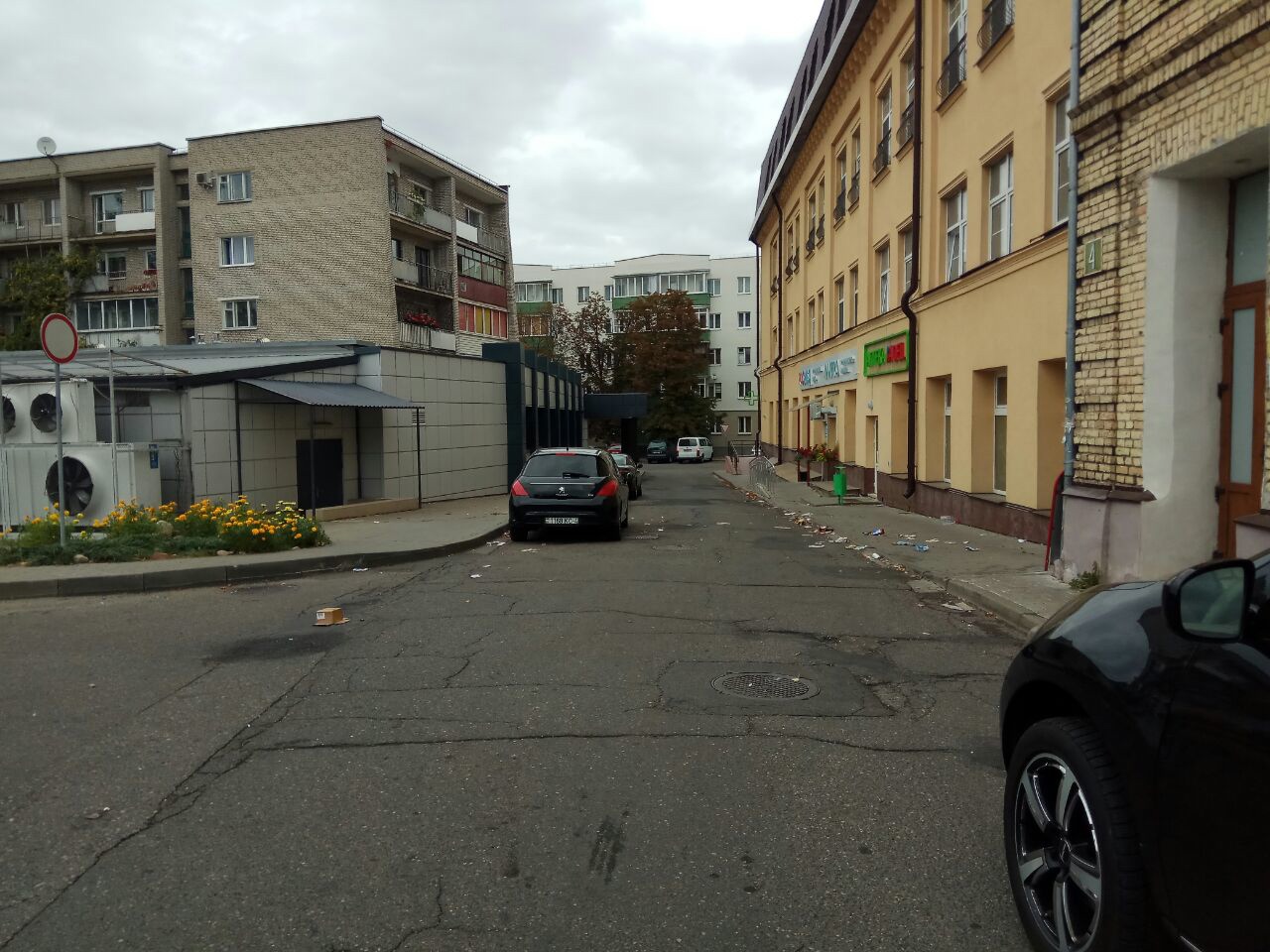 Дороги, темнота, “колхоз-стайл” и “тетя с баяном”. Что бесит гродненцев и как это можно решить