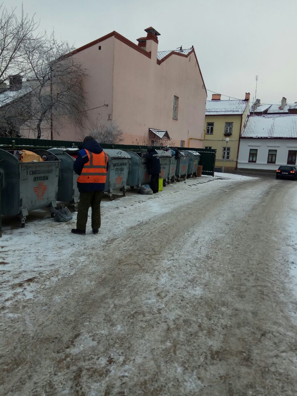 Дороги, темнота, “колхоз-стайл” и “тетя с баяном”. Что бесит гродненцев и как это можно решить