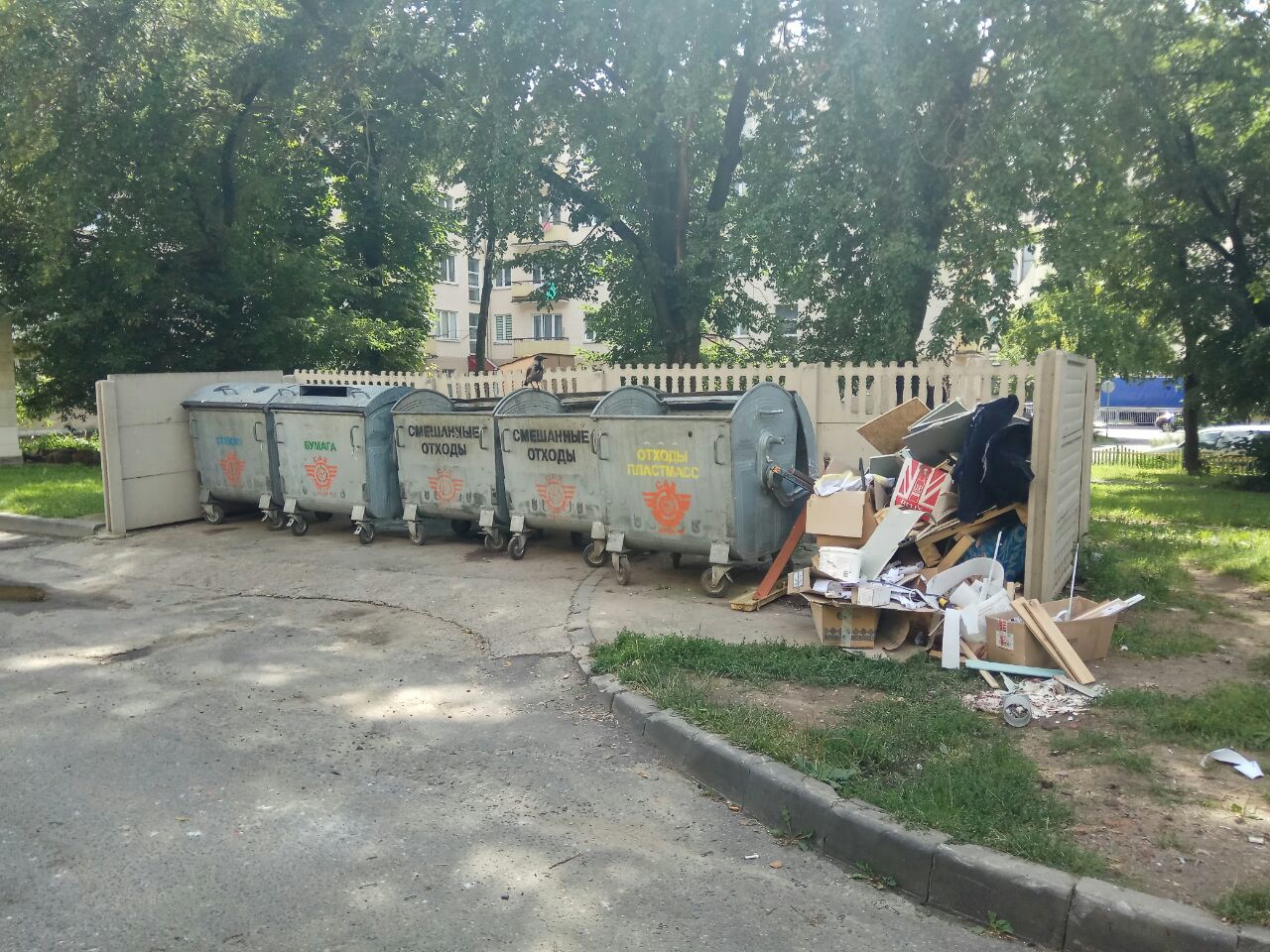 Дороги, темнота, “колхоз-стайл” и “тетя с баяном”. Что бесит гродненцев и как это можно решить