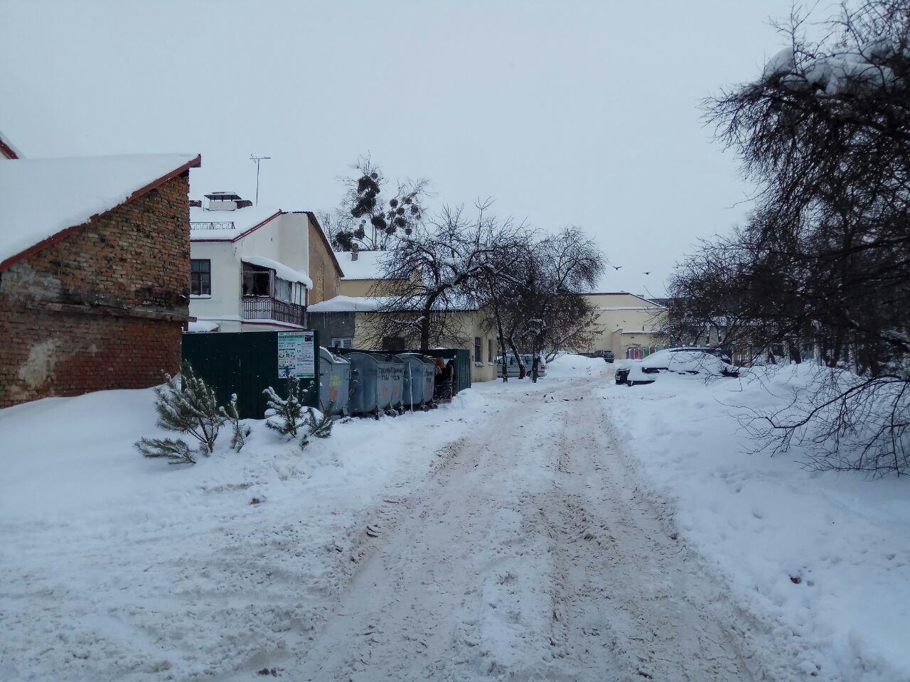 Дороги, темнота, “колхоз-стайл” и “тетя с баяном”. Что бесит гродненцев и как это можно решить