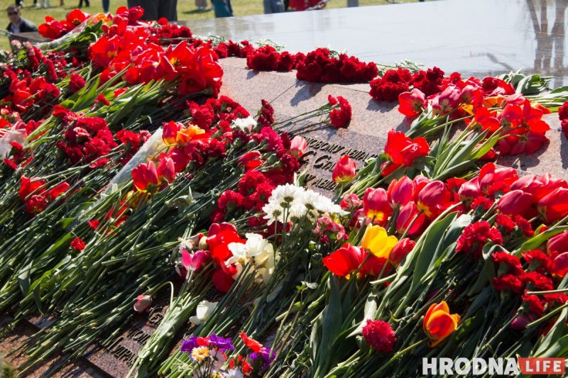 Шэсце, канцэрт і выстава зброі. У Гродне адзначылі Дзень Перамогі, а Караеў распавёў пра "прывід фашызму недалёка ад нас"