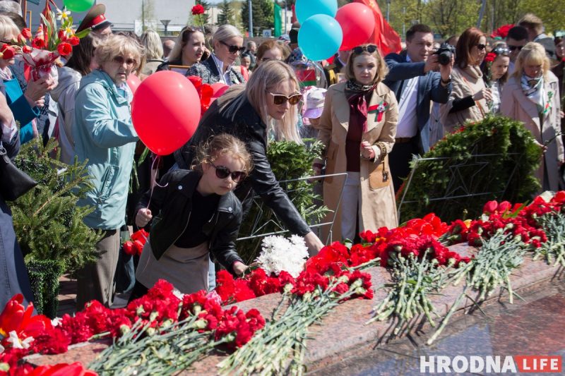 Шэсце, канцэрт і выстава зброі. У Гродне адзначылі Дзень Перамогі, а Караеў распавёў пра "прывід фашызму недалёка ад нас"