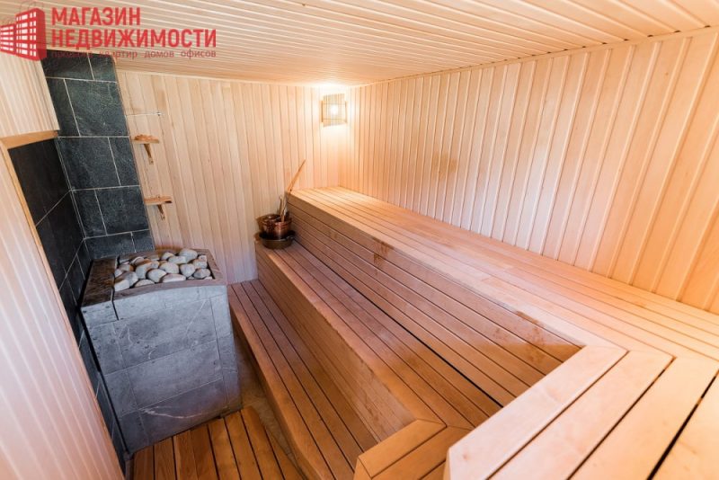 Ад $ 300 000 да $ 700 000. Як выглядаюць самыя дарагія катэджы, якія прадаюцца ў Гродне