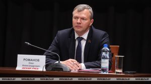 Западнорусист, сенатор, говорил с протестующими. Бывший проректор ГрГУ возглавил «Белую Русь» Олег Романов. Фото БелТА