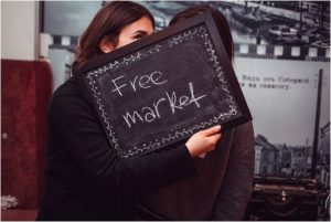 Free Market и выставка пройдут в баре “Five No”. Работать будут до утра