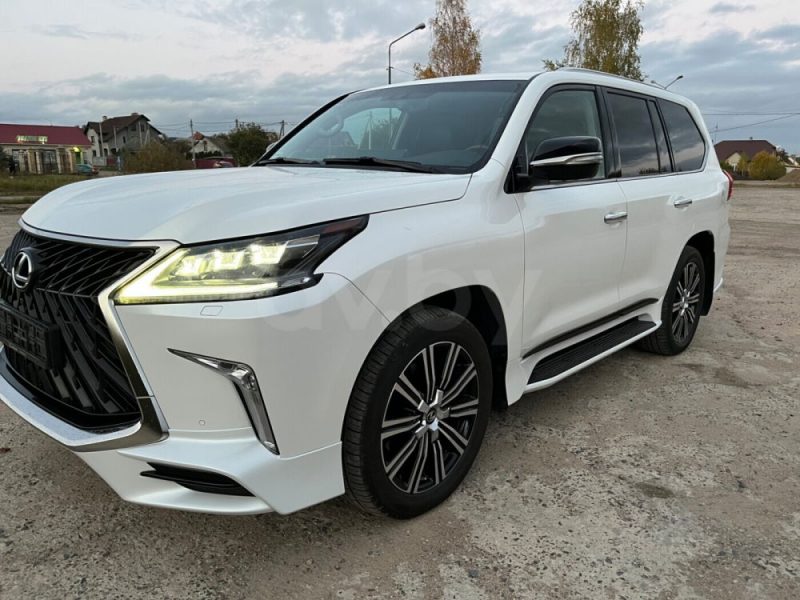 Ад 260 тысяч да паўмільёна. Якія самыя дарагія ўжываныя машыны можна купіць у Гродне